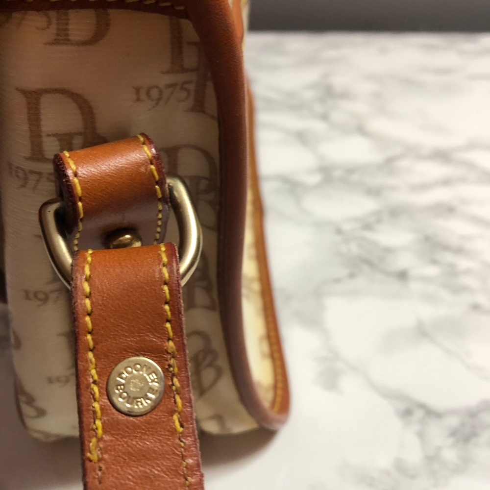 Dooney and Bourke medium cross-body - Picture 5 of 8
